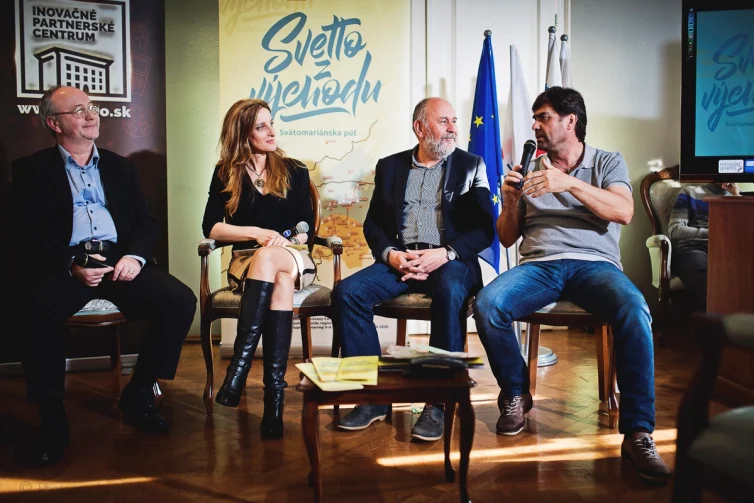 panel-svetlo-vchodu-71_34004920841_o
