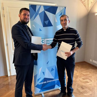 Posilňovanie inovačných príležitosti pre marginalizované komunity: Memorandum o spolupráci medzi IPC a GRM.