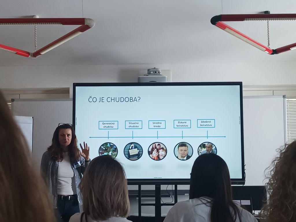 Mosty z chudoby: pohľad na príčiny sociálnych nerovností